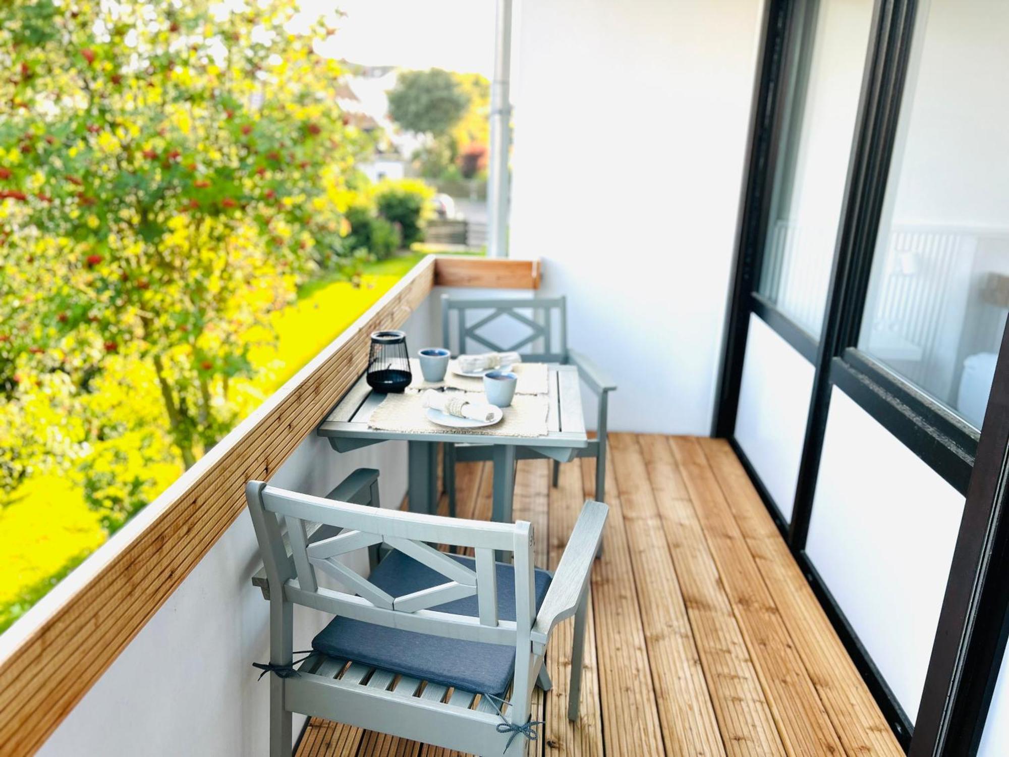 Neu - Frisch Renoviertes Ferienapartment "Waterkant" Busum Exterior photo