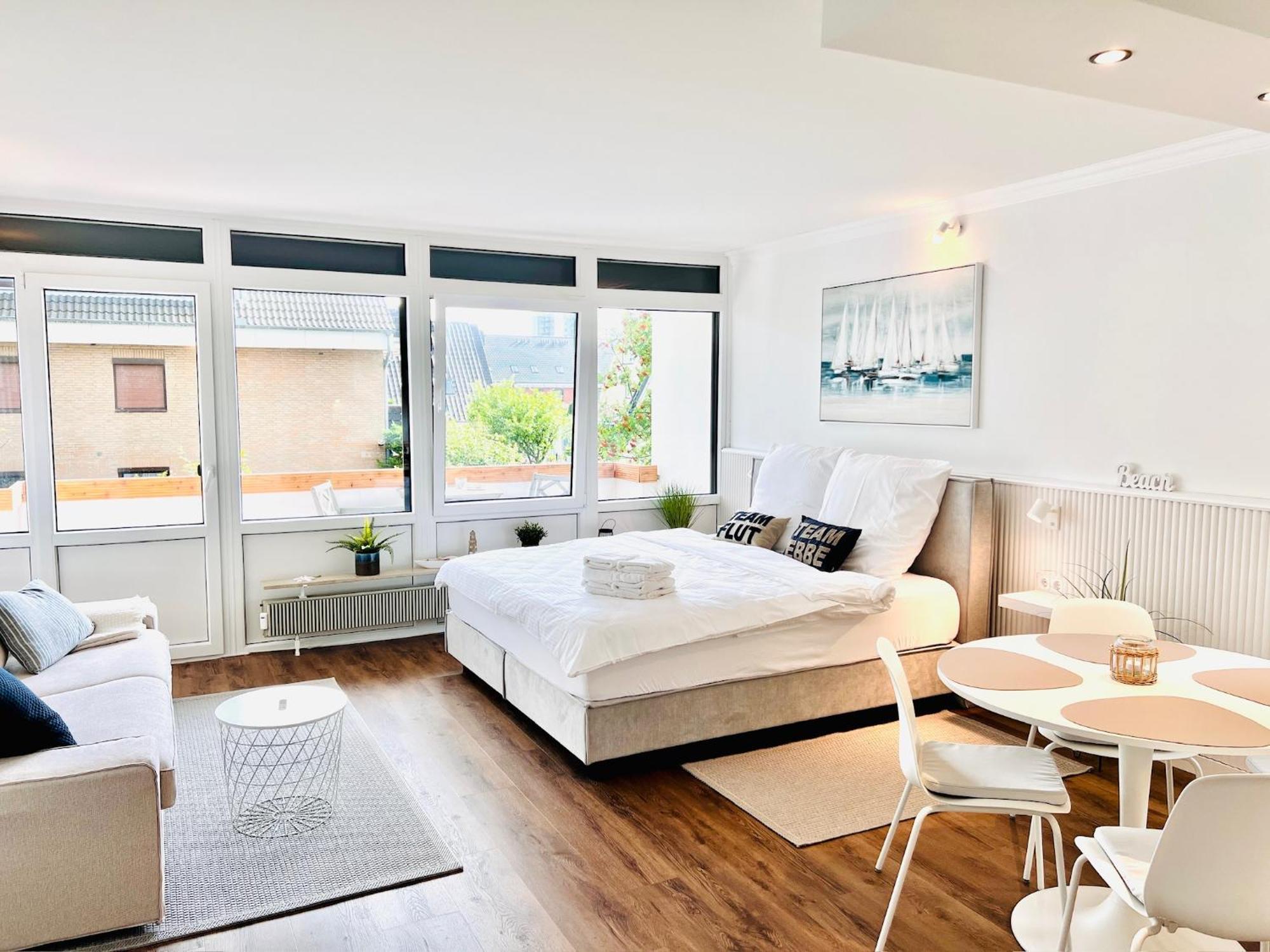 Neu - Frisch Renoviertes Ferienapartment "Waterkant" Busum Exterior photo