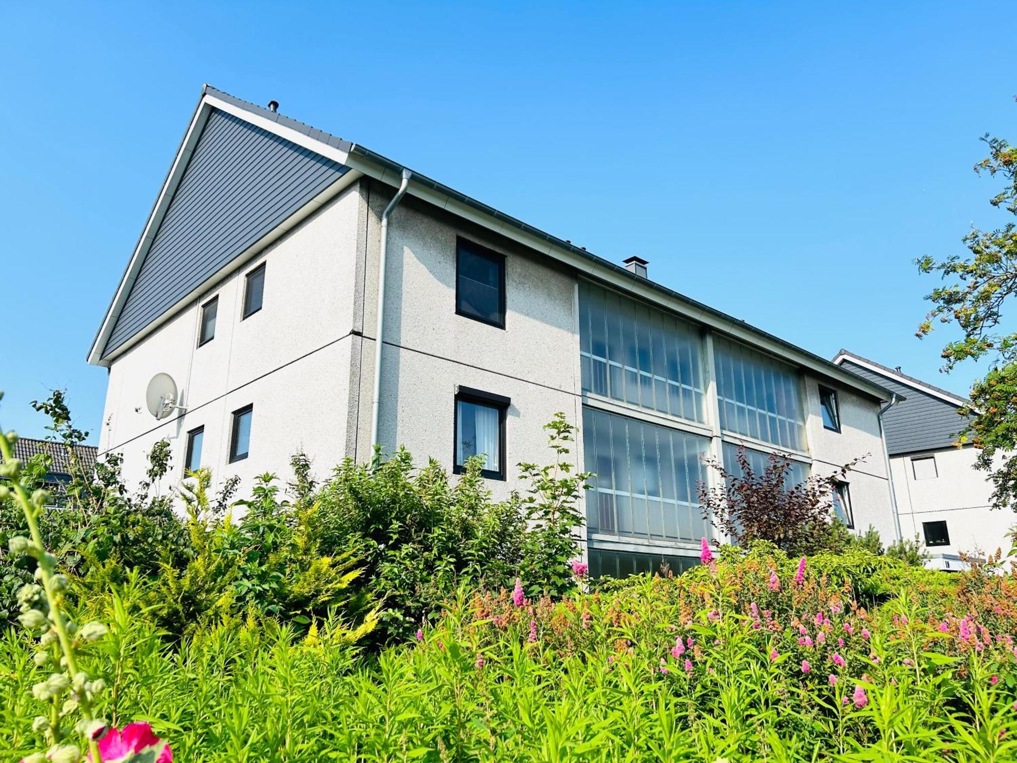 Neu - Frisch Renoviertes Ferienapartment "Waterkant" Busum Exterior photo